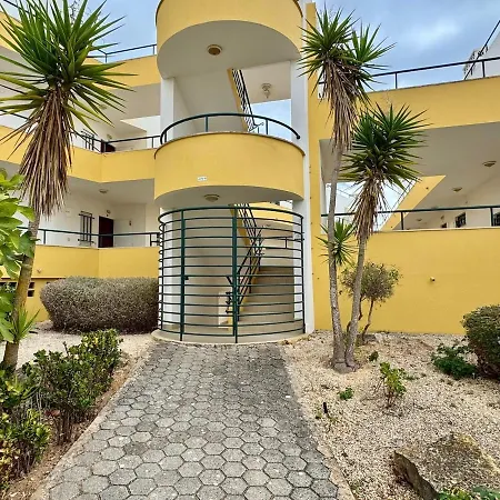 Quinta Dos Pinheiros דירה